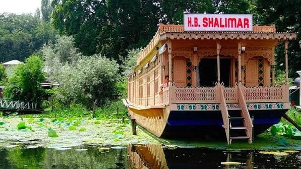 Deluxe Houseboat